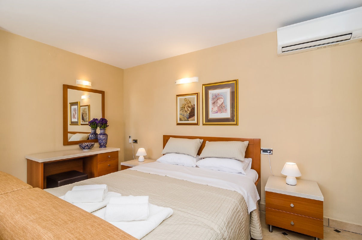 Studio Antica, Apartment with private swimming pool