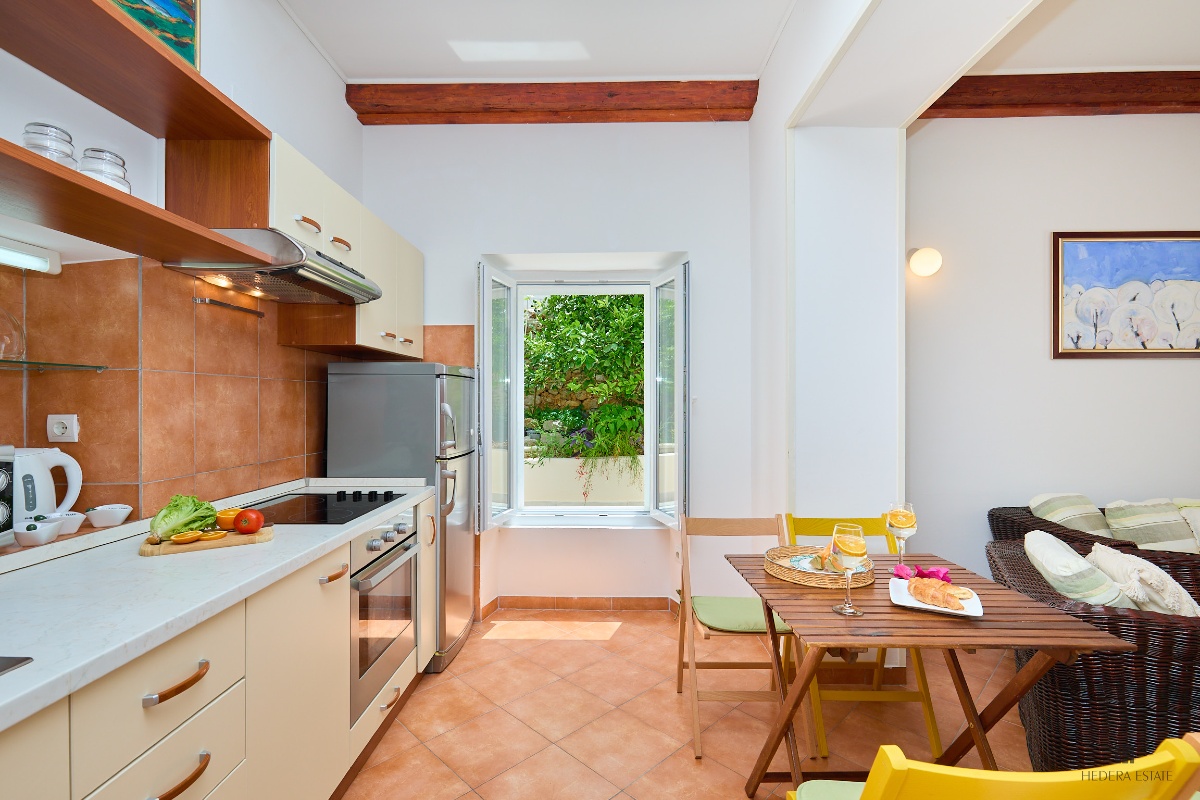 Hedera A26 323, Dubrovnik - walking distance to Old Town