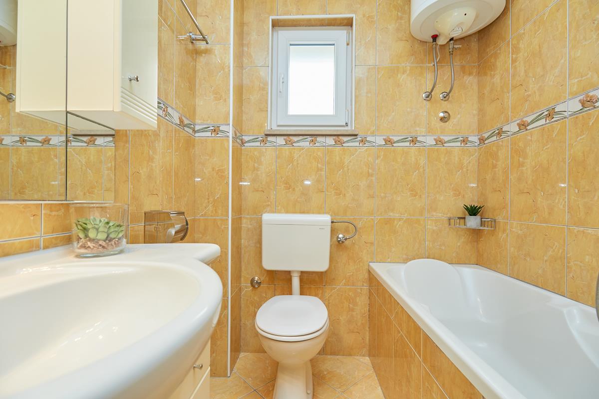 Apartments Zelic Tucepi Yellow  Apartment 1322, Tučepi, Makarska Riviera, Split region