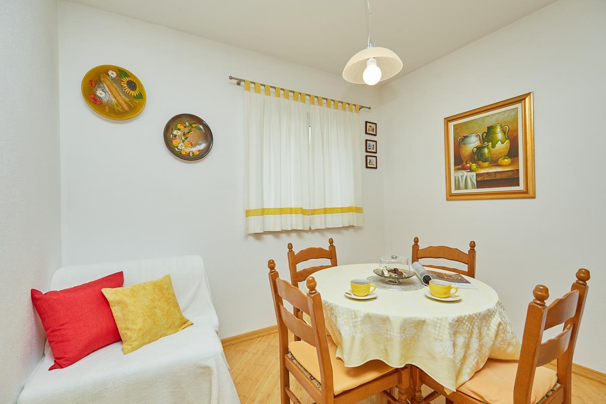 Apartments Zelic Tucepi Yellow  Apartment 1322, Tučepi, Makarska Riviera, Split region