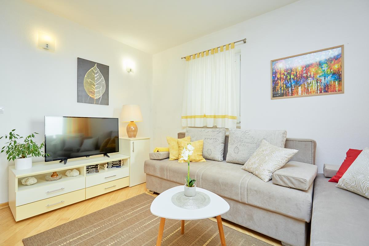 Apartments Zelic Tucepi Yellow  Apartment 1322, Tučepi, Makarska Riviera, Split region