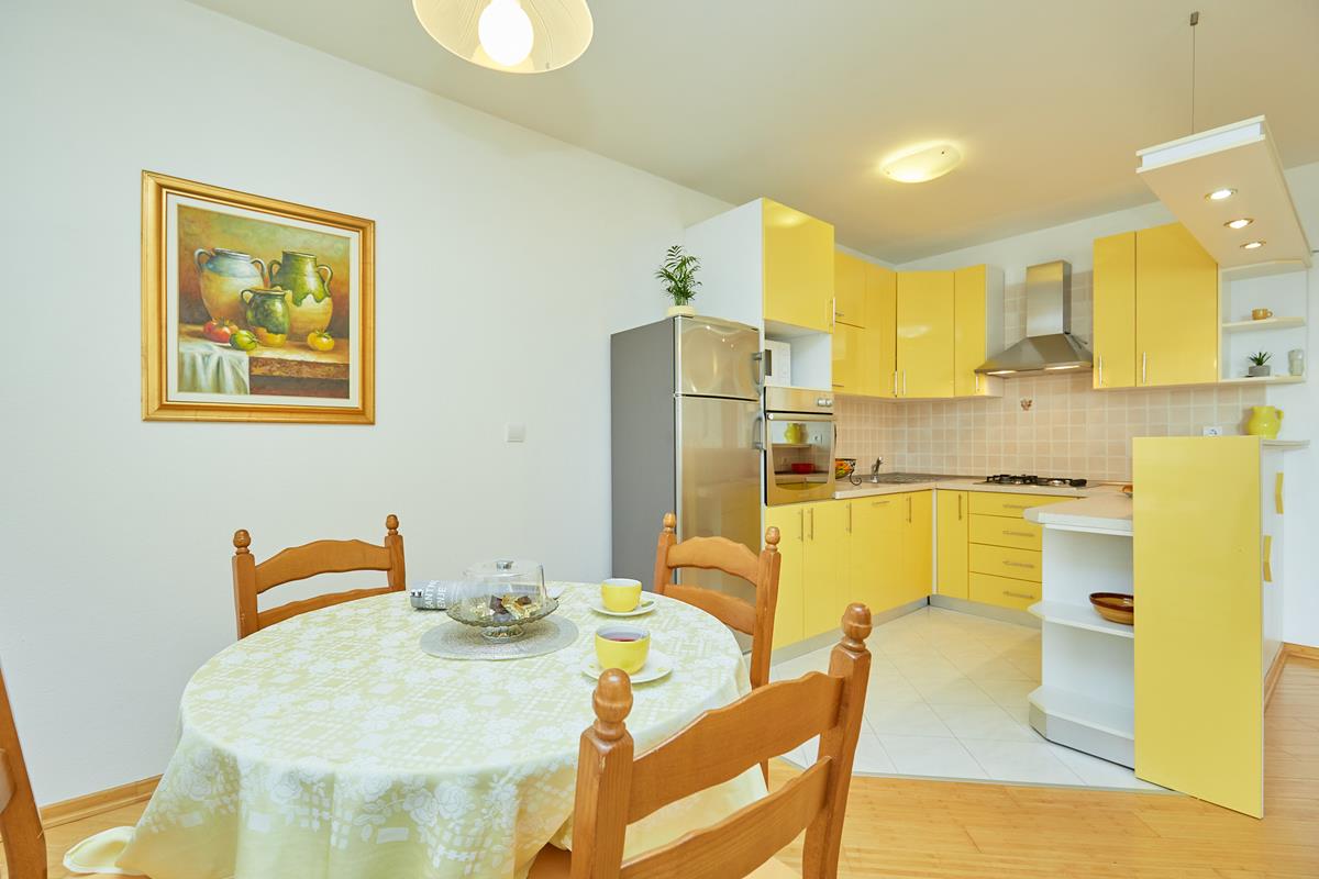 Apartments Zelic Tucepi Yellow  Apartment 1322, Tučepi, Makarska Riviera, Split region