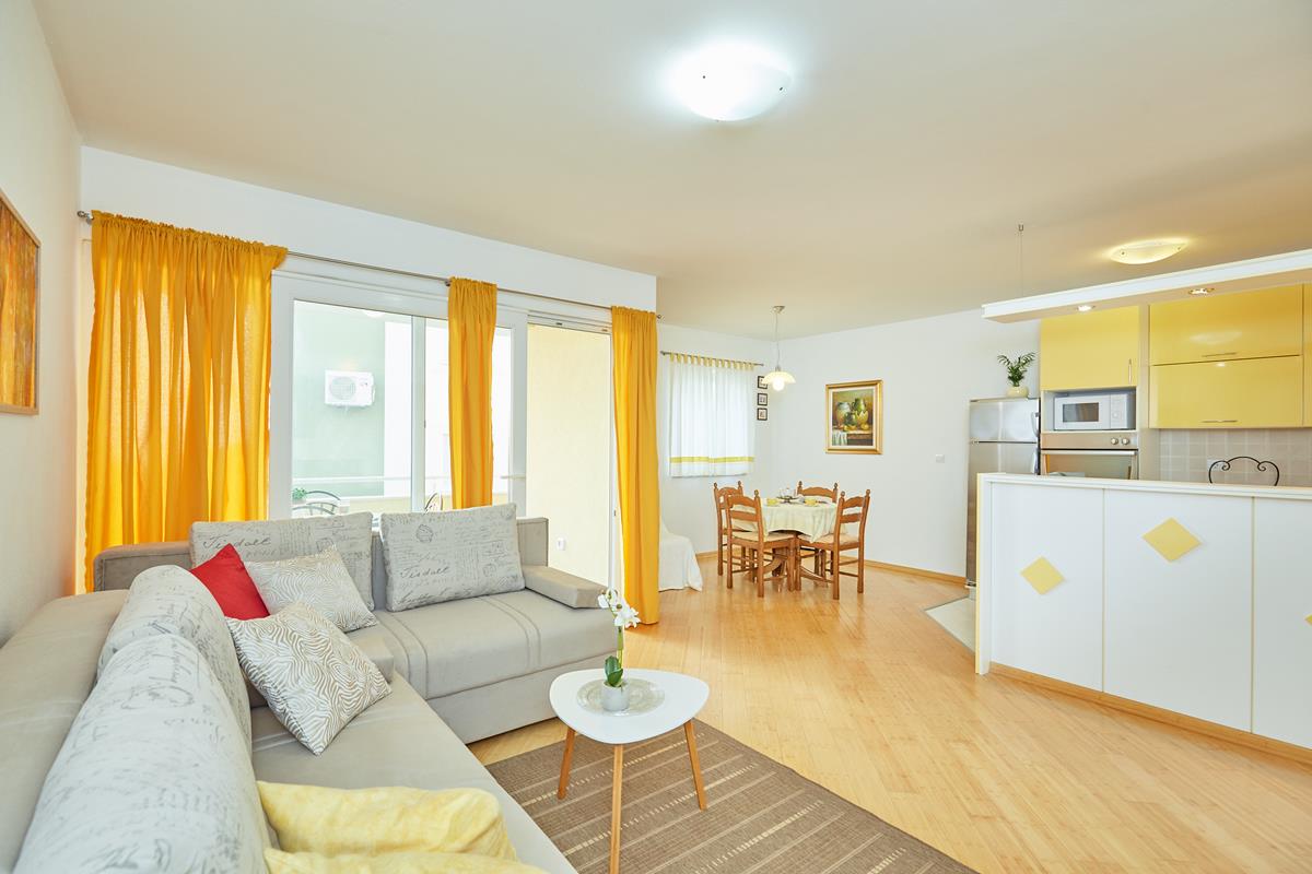Apartments Zelic Tucepi Yellow  Apartment 1322, Tučepi, Makarska Riviera, Split region