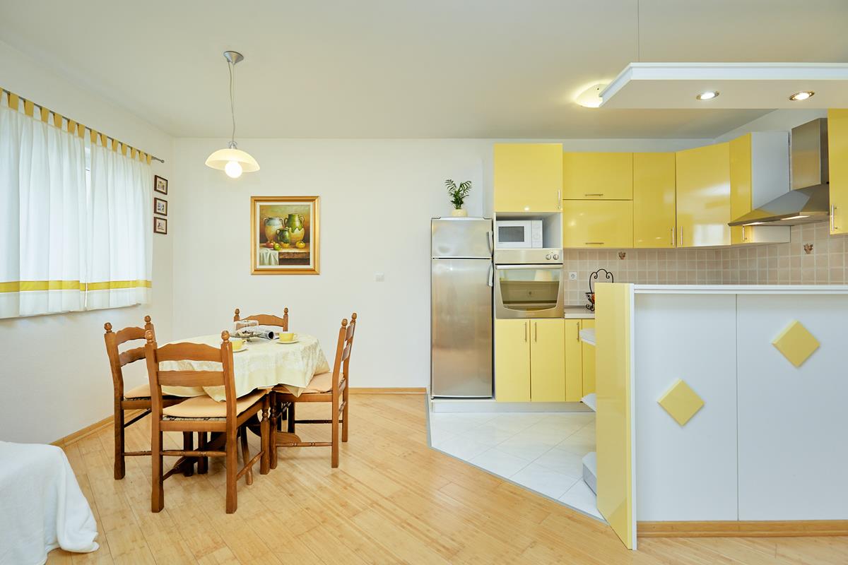 Apartments Zelic Tucepi Yellow  Apartment 1322, Tučepi, Makarska Riviera, Split region