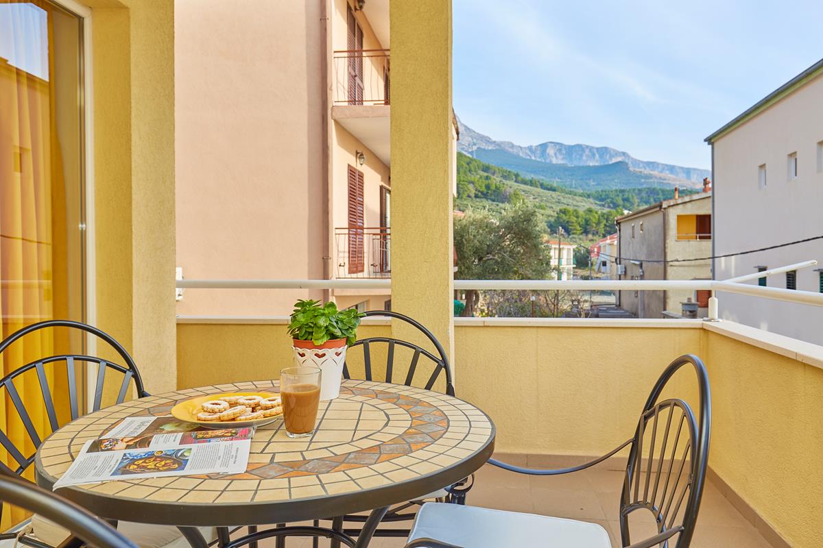 Apartments Zelic Tucepi Yellow  Apartment 1322, Tučepi, Makarska Riviera, Split region