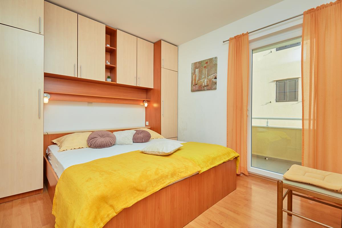 Apartments Zelic Tucepi Yellow  Apartment 1322, Tučepi, Makarska Riviera, Split region