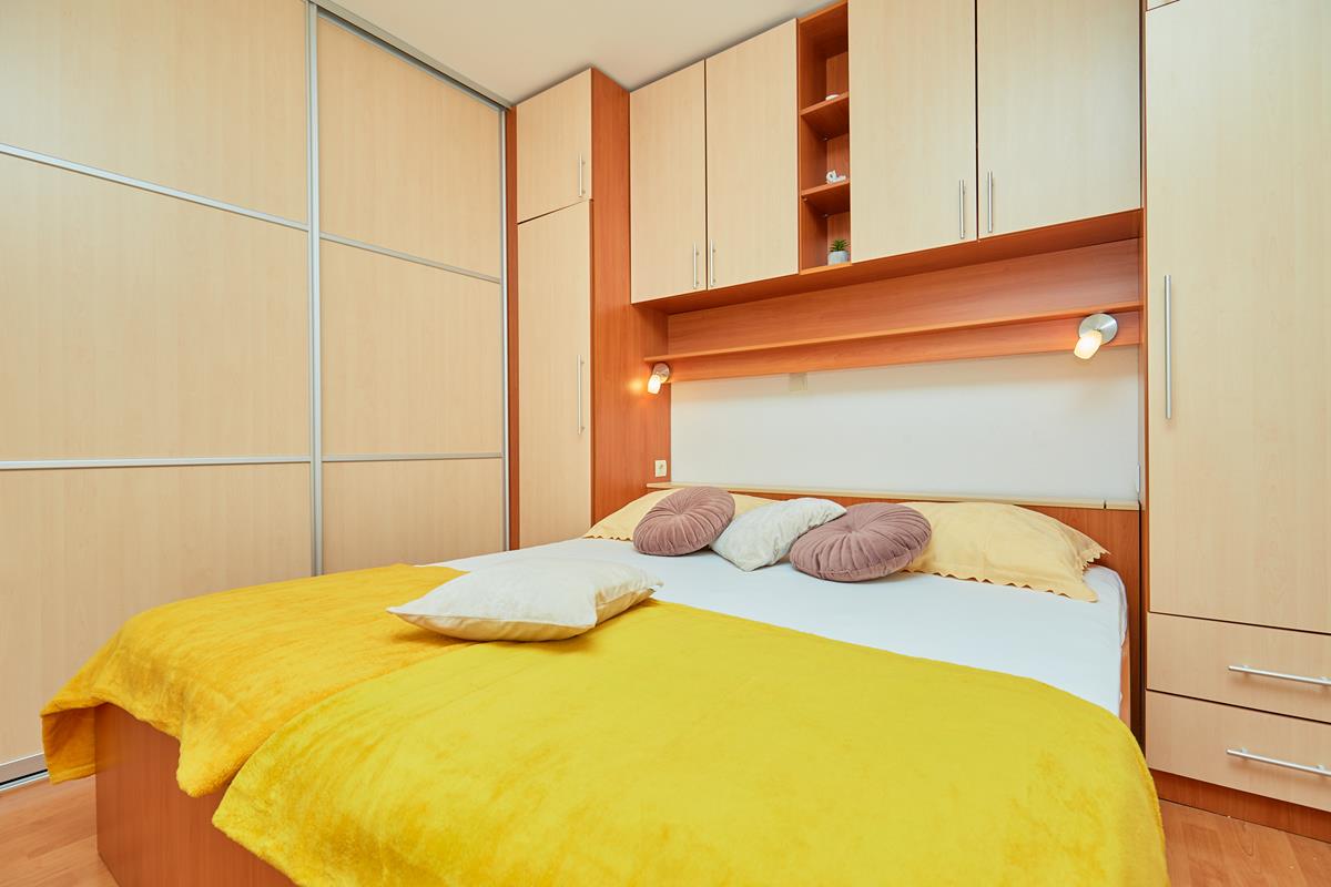 Apartments Zelic Tucepi Yellow  Apartment 1322, Tučepi, Makarska Riviera, Split region